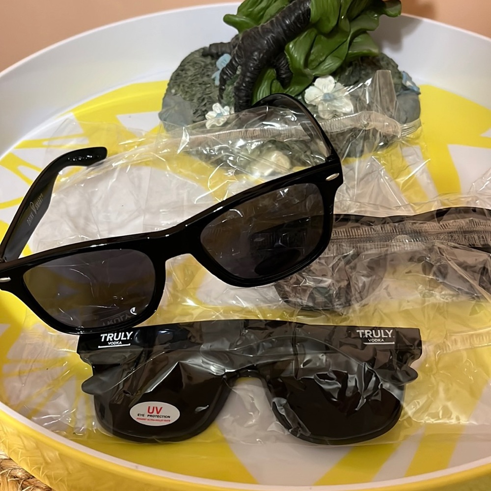3 pairs of Ladies Truly Vodka Sunglasses. Sealed. Never worn!